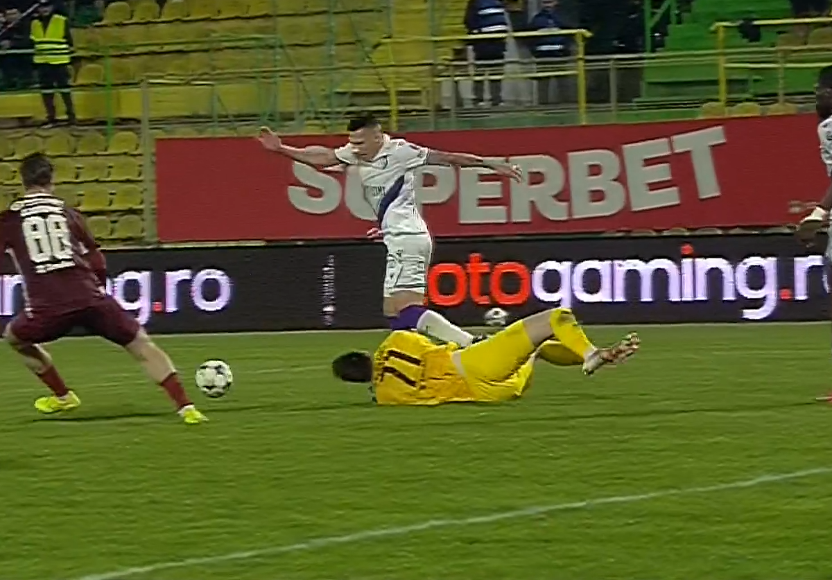 Fază ciudată la FC Argeș - CFR Cluj, cu Istvan Kovacs în prim-plan: „De ce mai dai cartonaș galben?”