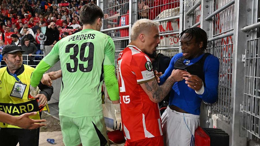 La Strasbourg s-a lăsat cu păruială! Încăierare după fluierul final