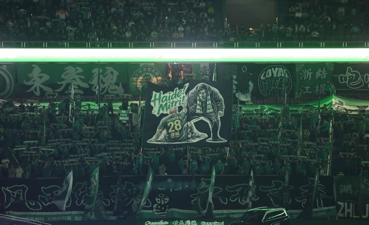 Scenografie de susținere pentru Alexandru Mitriță în China: „Haide, Mitri!”