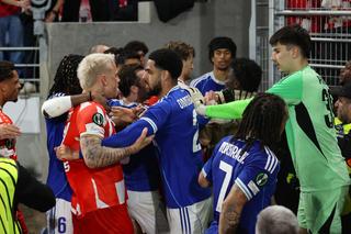 La Strasbourg s-a lăsat cu păruială! Încăierare după fluierul final