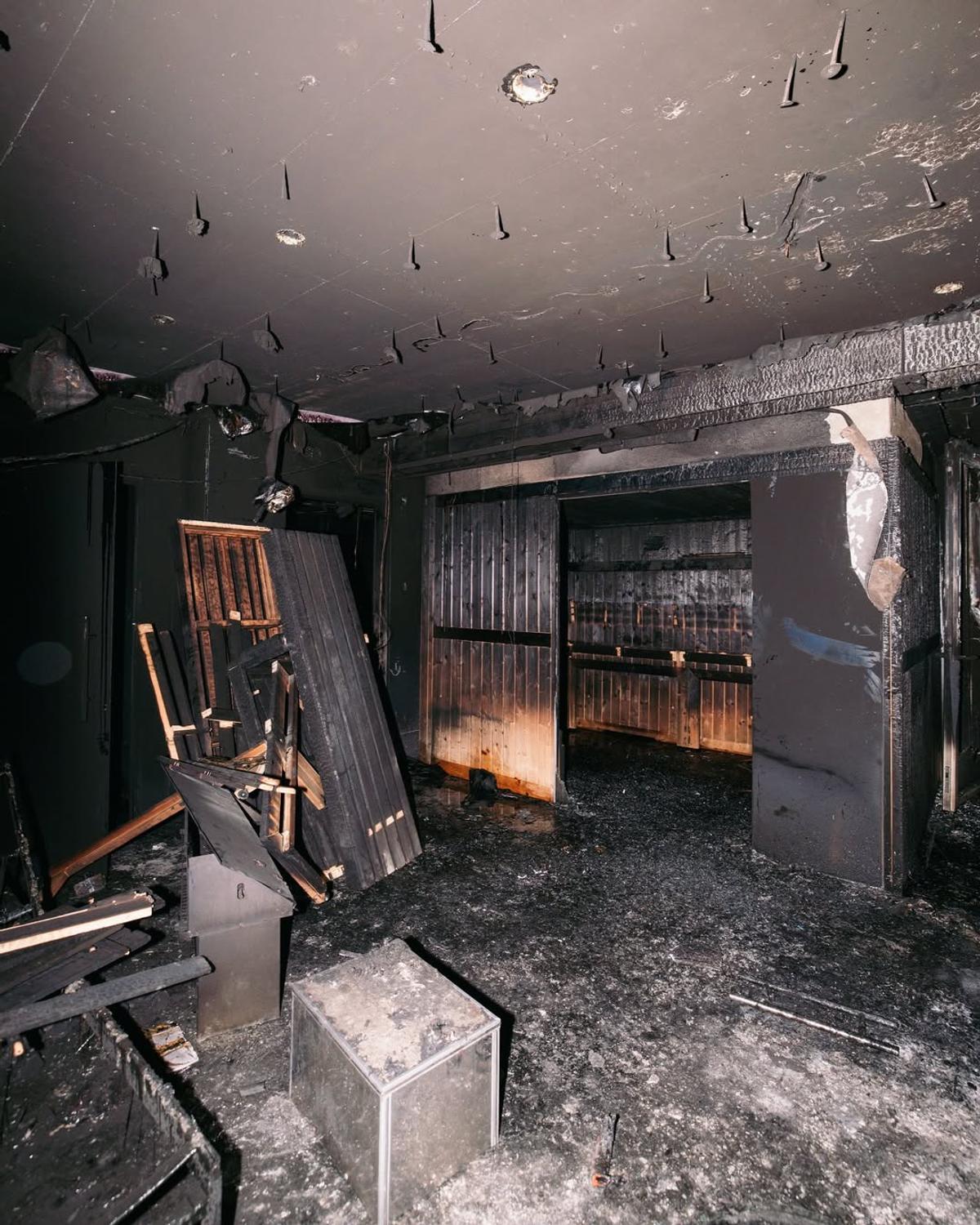 Dezastru pe un stadion celebru! Incendiu în vestiar, flăcările au distrus tricouri și ghete