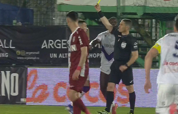 Fază ciudată la FC Argeș - CFR Cluj, cu Istvan Kovacs în prim-plan: „De ce mai dai cartonaș galben?”
