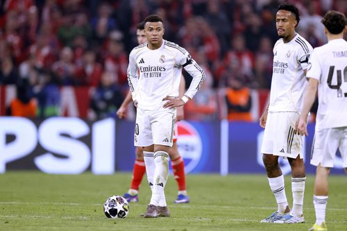 Kylian Mbappe, dezolat, pe Allianz Arena din Munchen / Foto: Imago