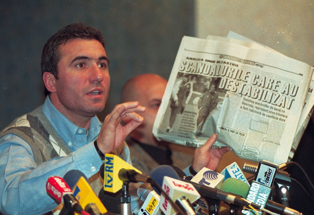 Conferința cu cântec a lui Gică Hagi din 2001, după dezastrul cu Slovenia + paginile Gazetei Sporturilor