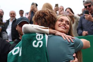 Sinner și iubita lui fotomodel au sărbătorit într-un local de renume al Europei! Au avut alături un milionar controversat