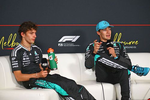 George Russel (în dreapta) și Kimi Antonelli (în stânga)/ foto: Getty Images