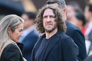 Scandal în Spania! Carles Puyol, „guru” la un eveniment controversat despre masculinitate pentru „bărbați derutați și pustii pe dinăuntru”: „Dumnezeu a cerut un congres”