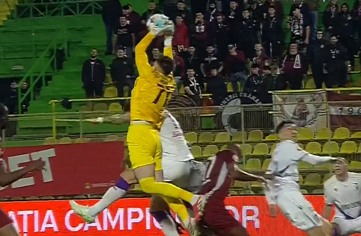 Fază ciudată la FC Argeș - CFR Cluj, cu Istvan Kovacs în prim-plan: „De ce mai dai cartonaș galben?”