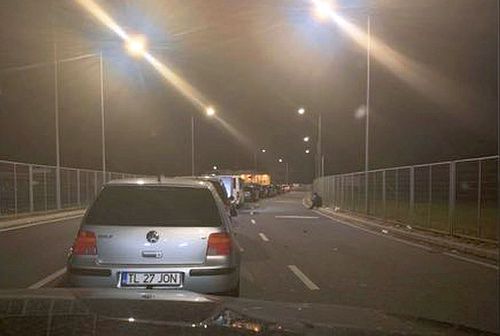 Așa se vedea coada la intrarea în vama Nădlac la ora 02:00 din mașina lui Răzvan Marin