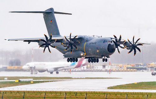 Avioanele militare din Germania au transportat pacienți cu COVID-19 din Italia și Franța în Germania, foto: Guliver/gettyimages