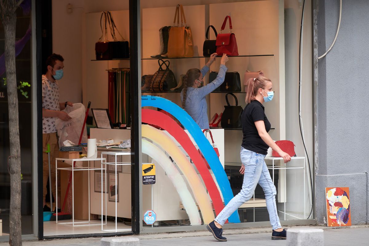 Lingurițe diferite pentru cei care se împărtășesc? Gigi Becali se opune vehement: „Acolo este sângele și trupul lui Hristos!”