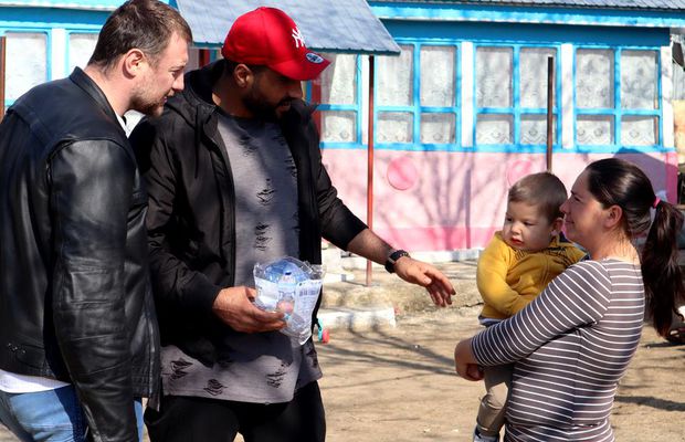 „Acei ochi albaștri mă vor urmări toată viața” » Dinamoviștii, marcați de întâlnirea cu oamenii sărmani dintr-un sat ieșean