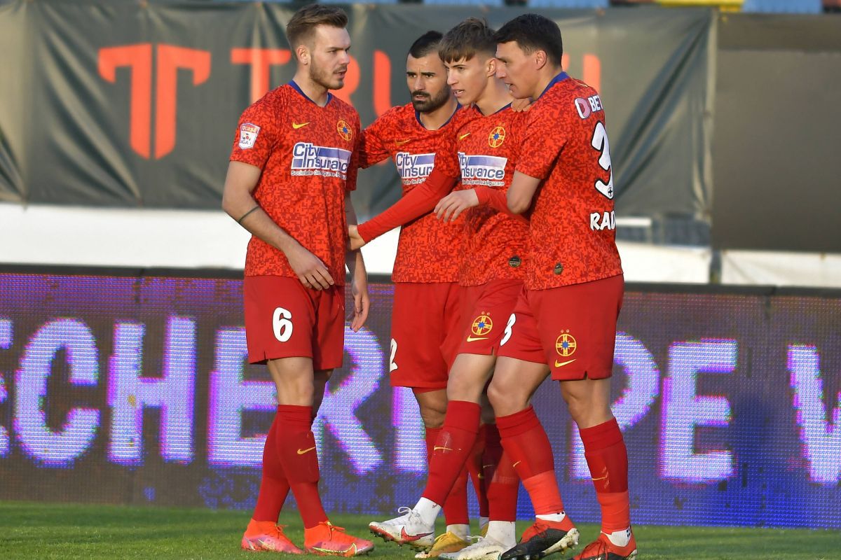 Gigi Becali își desființează propriul jucător: „E căcăcios, îi tremură picioarele!” + Transferul ratat pe care îl regretă: „Nu e mare fotbalist, dar e bărbat adevărat”