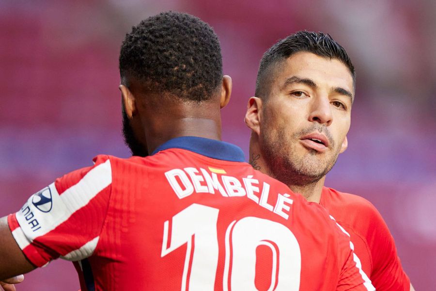 Luis Suarez, felicitat de un coechipier la Atletico Madrid, foto: Imago Luis Suarez, de 12 ori decisiv în La Liga: „Știam că suferința e motto-ul lui Atletico, dar nu mă gândeam că vom suferi așa mult”