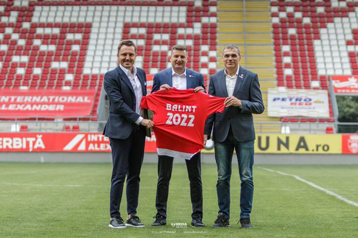 Au prezentat proiectul pentru sezonul următor de Liga 1 » Antrenorul a semnat până în 2022: „Mă bucur să anunț această colaborare”