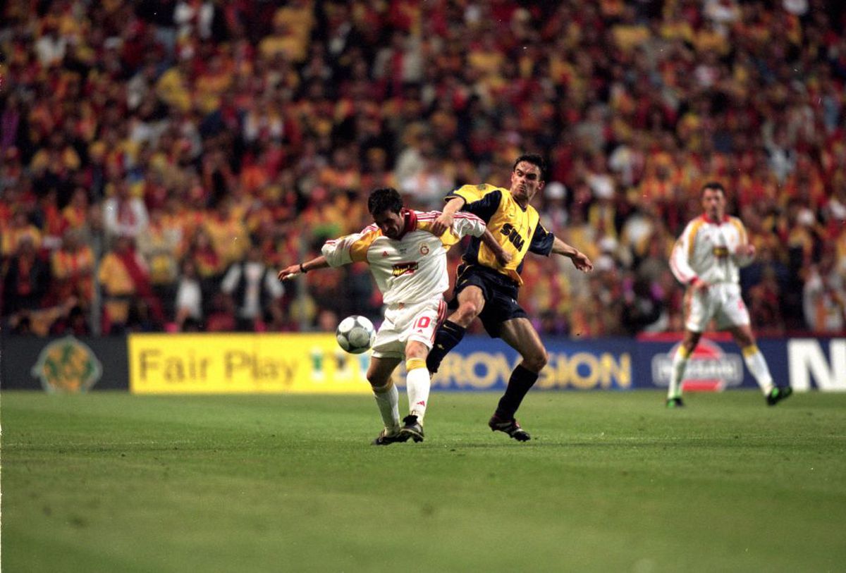 UEFA a postat un video genial cu Hagi din finala câștigată cu Arsenal, acum fix 21 de ani: „Un talent incredibil”