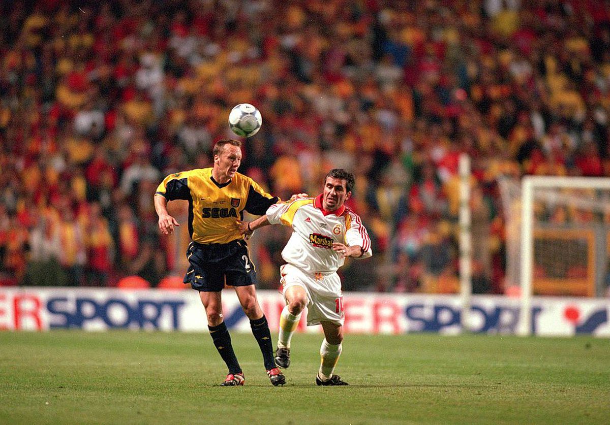 FOTO Hagi și Popescu Cupa UEFA 2000 Galatasaray - Arsenal finala