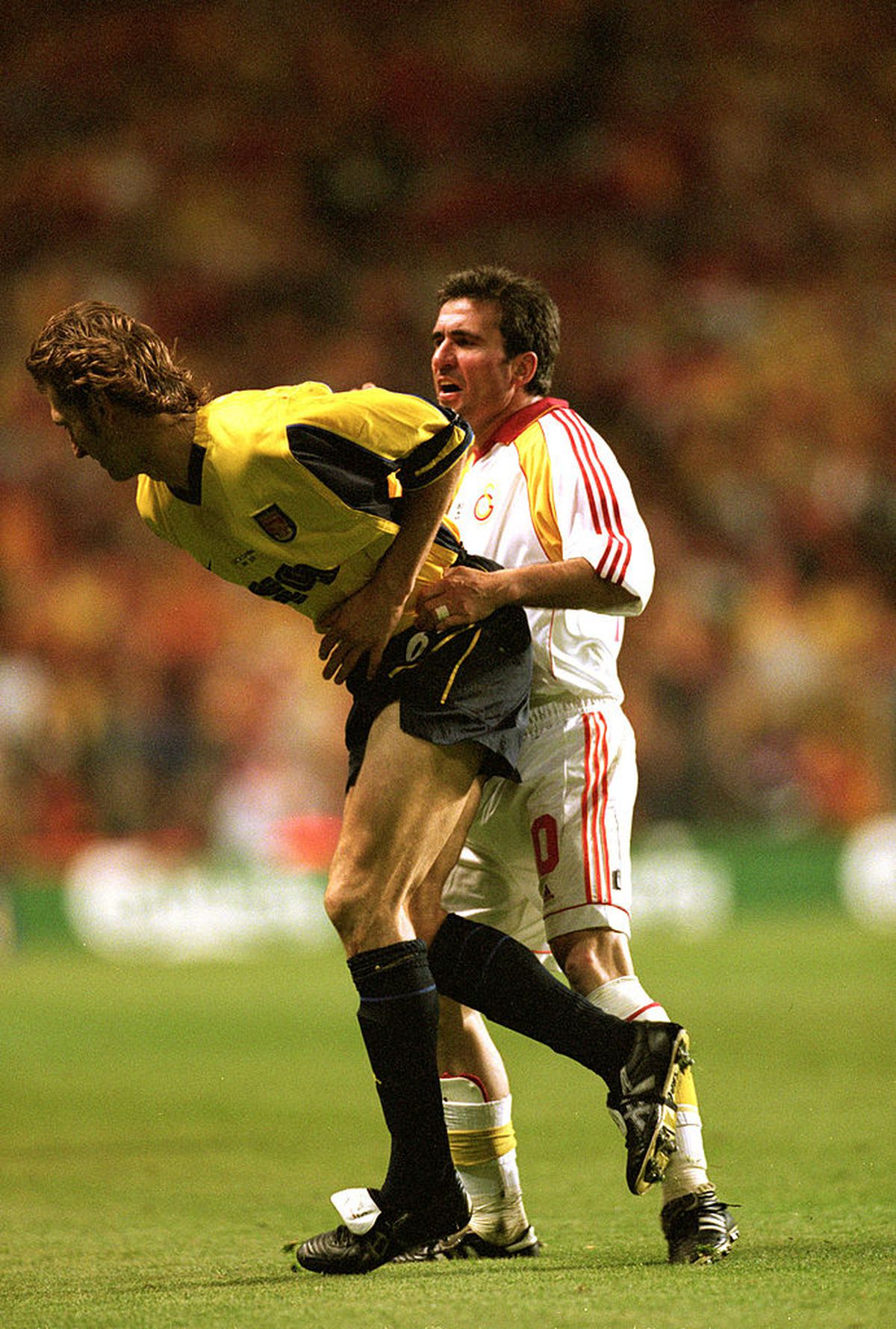 Imagini memorabile » 25 de ani de când „Regele” Hagi semna cu Galatasaray! Turcii au marcat momentul cu un video special