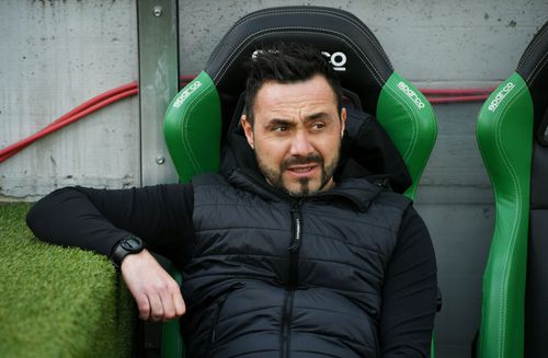 Roberto De Zerbi (41 de ani) a anunțat despărțirea de Sassuolo, formație la care evoluează și fundașul central Vlad Chiricheș (31 de ani).