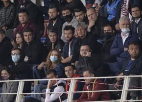 Oamenii de fotbal s-au înghesuit, la propriu, la Rapid - FC U Craiova! Mircea și Răzvan Lucescu, în centrul atenției