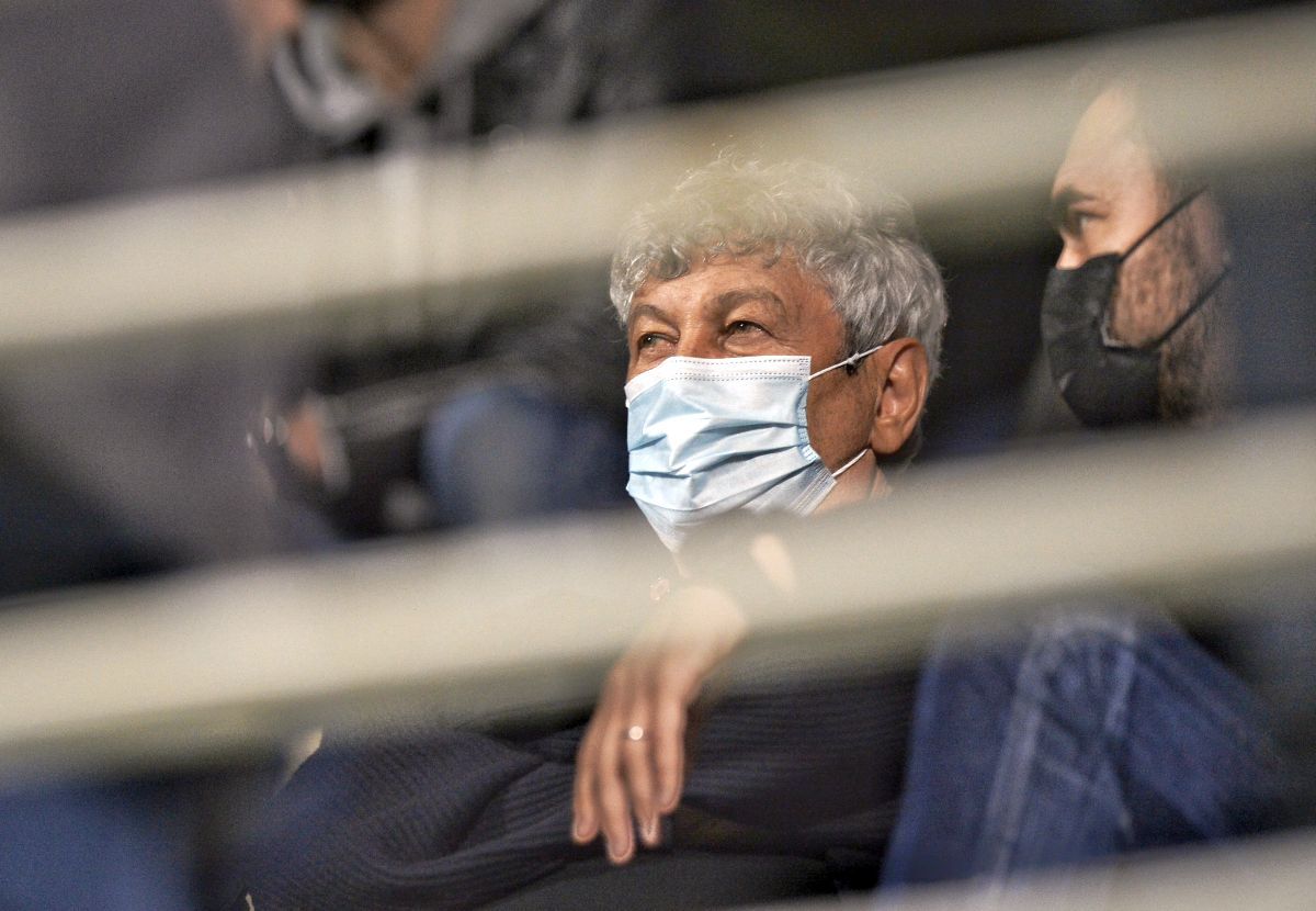 Oamenii de fotbal s-au înghesuit, la propriu, la Rapid - FC U Craiova! Mircea și Răzvan Lucescu, în centrul atenției