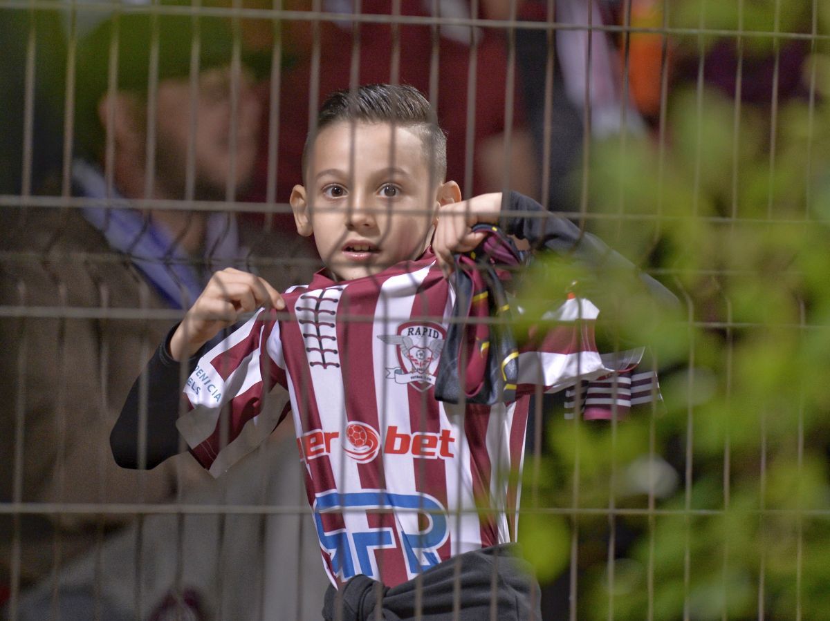 Ionuț Voicu, fotbalistul care a lăsat Liga 1 pentru atmosfera de la Rapid: „Mă retrag fericit și mândru!" + ce urmează în carieră