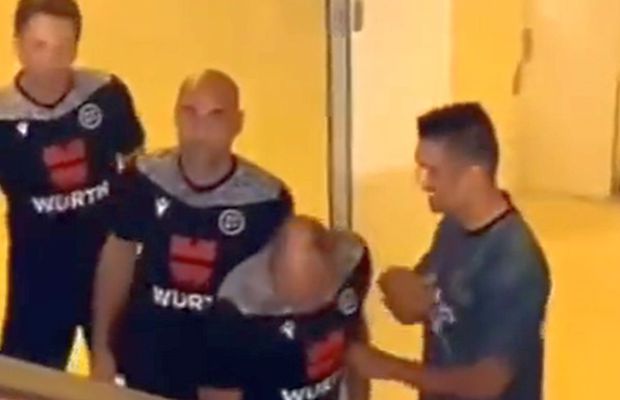 Imaginile cu arbitrul Lahoz și Casemiro au devenit virale: „O rușine pentru arbitrajul spaniol! D-asta nu i-a dat niciodată cartonaș roșu!”