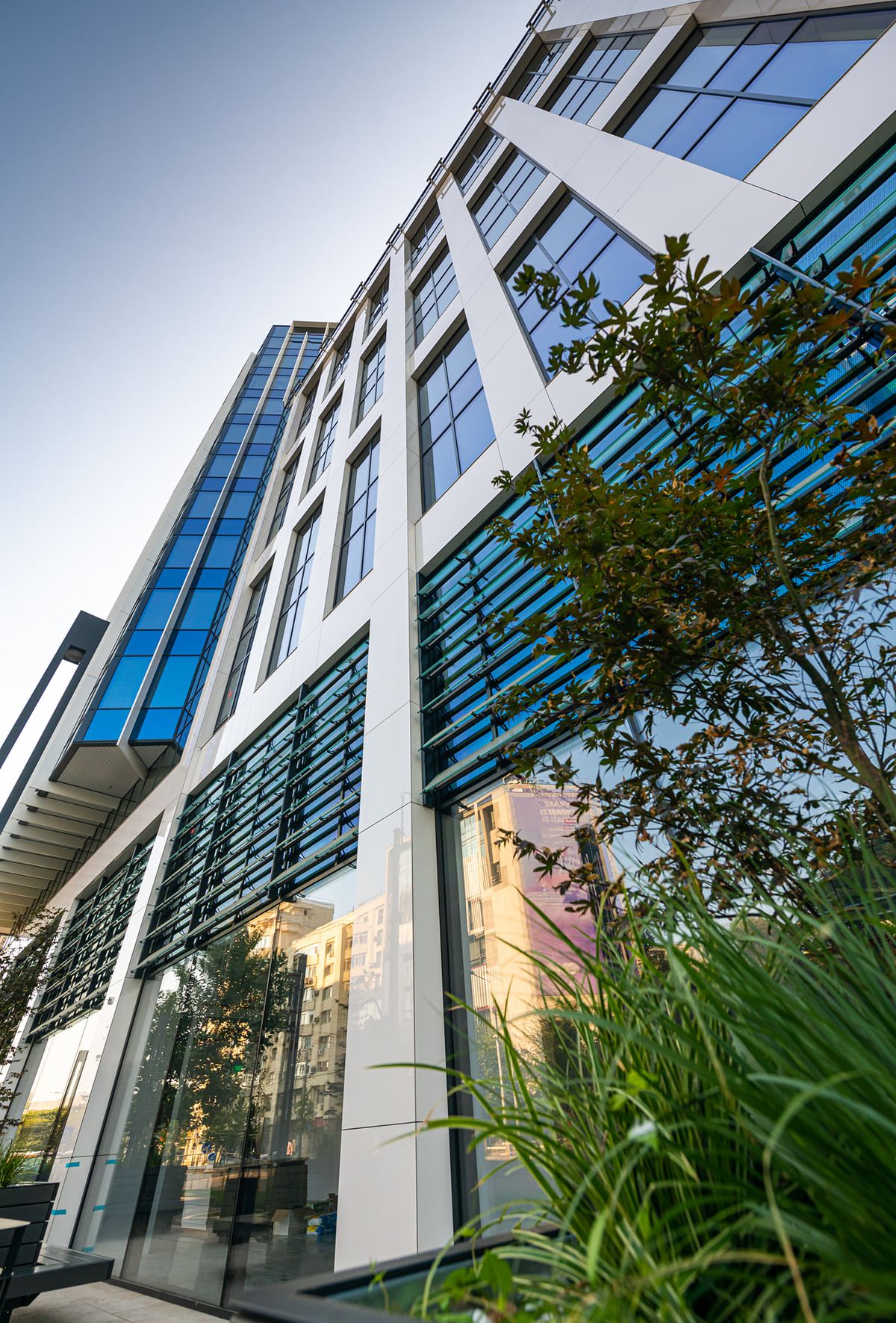 Ion Țiriac și-a prezentat azi investiția de 30 de milioane de euro de lângă Guvern » Are în plan să aloce 100-150 de milioane la Otopeni