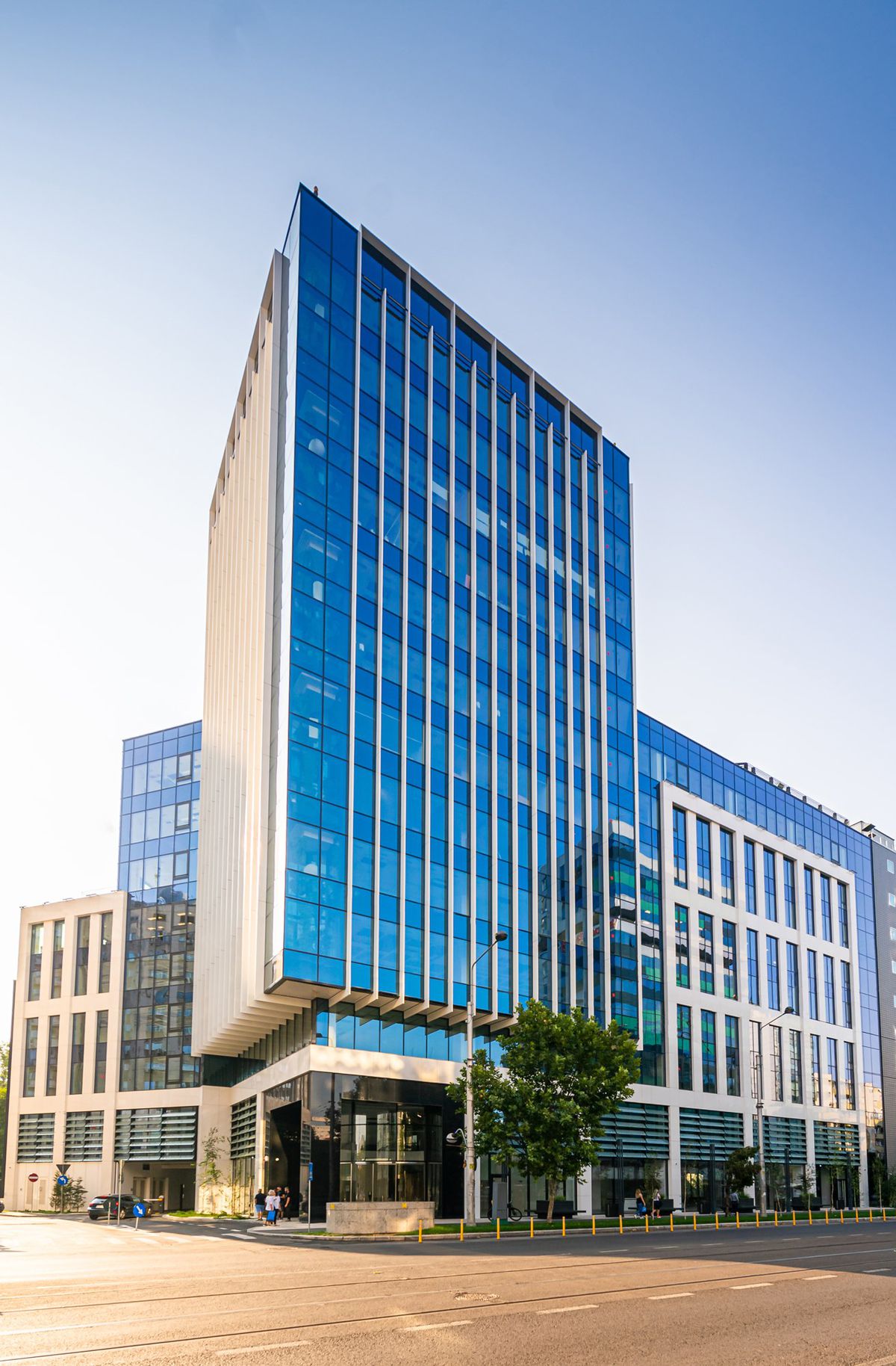 Ion Țiriac și-a prezentat azi investiția de 30 de milioane de euro de lângă Guvern » Are în plan să aloce 100-150 de milioane la Otopeni