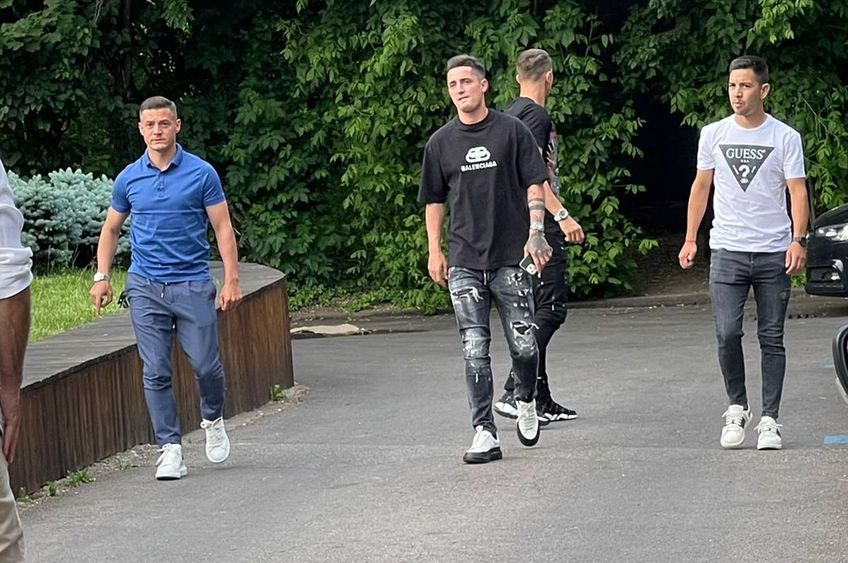 Dineul organizat astăzi de Nicolae Badea împreună cu fotbaliștii lui Dinamo, fără a-i anunța pe conducători, atrage acuzații serioase din partea ultrașilor dinamoviști.