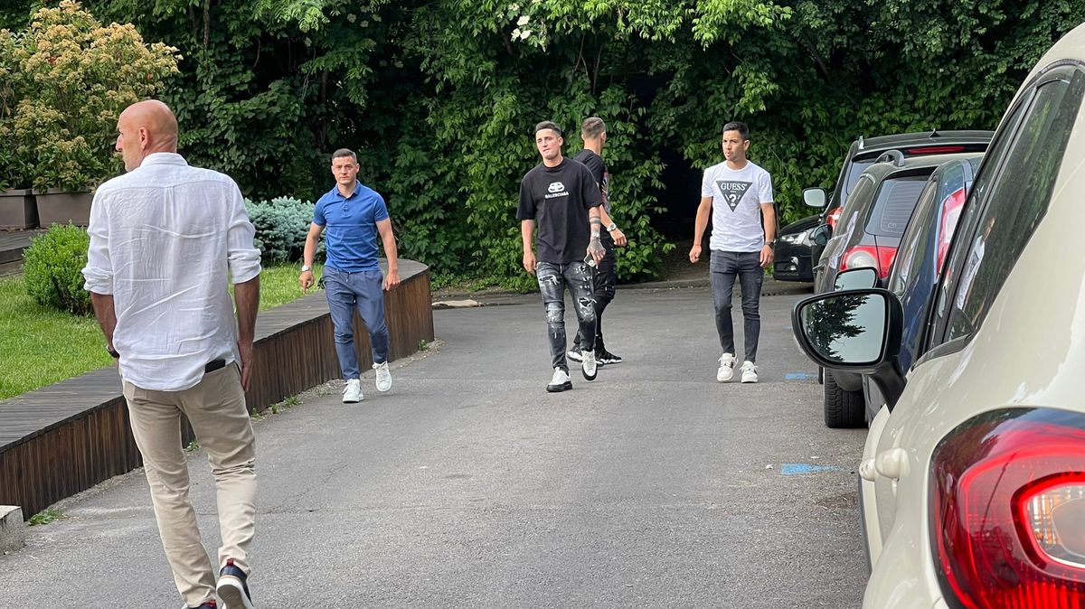 Fotbaliștii lui Dinamo, la dineul organizat de Nicolae Badea, 17 iunie / FOTO: Vlad Nedelea