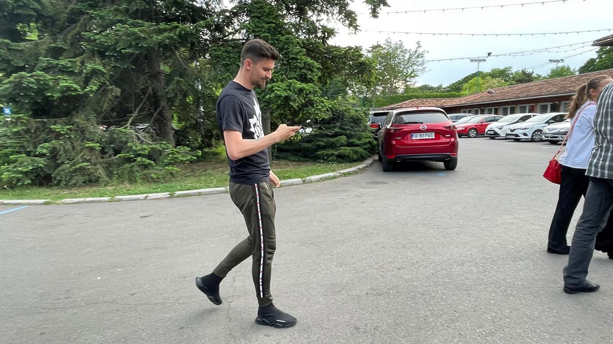 Dineul suspect din Herăstrău aduce iureșul la Dinamo! » Acuzații de complot la baraj: „Badea rezolvă acum cu jucătorii să picăm în «B»!”