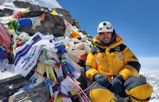 Premieră pentru alpinismul românesc » Gabriel Băicuș a escaladat două dintre cele mai înalte vârfuri din lume în puțin peste 24 de ore
