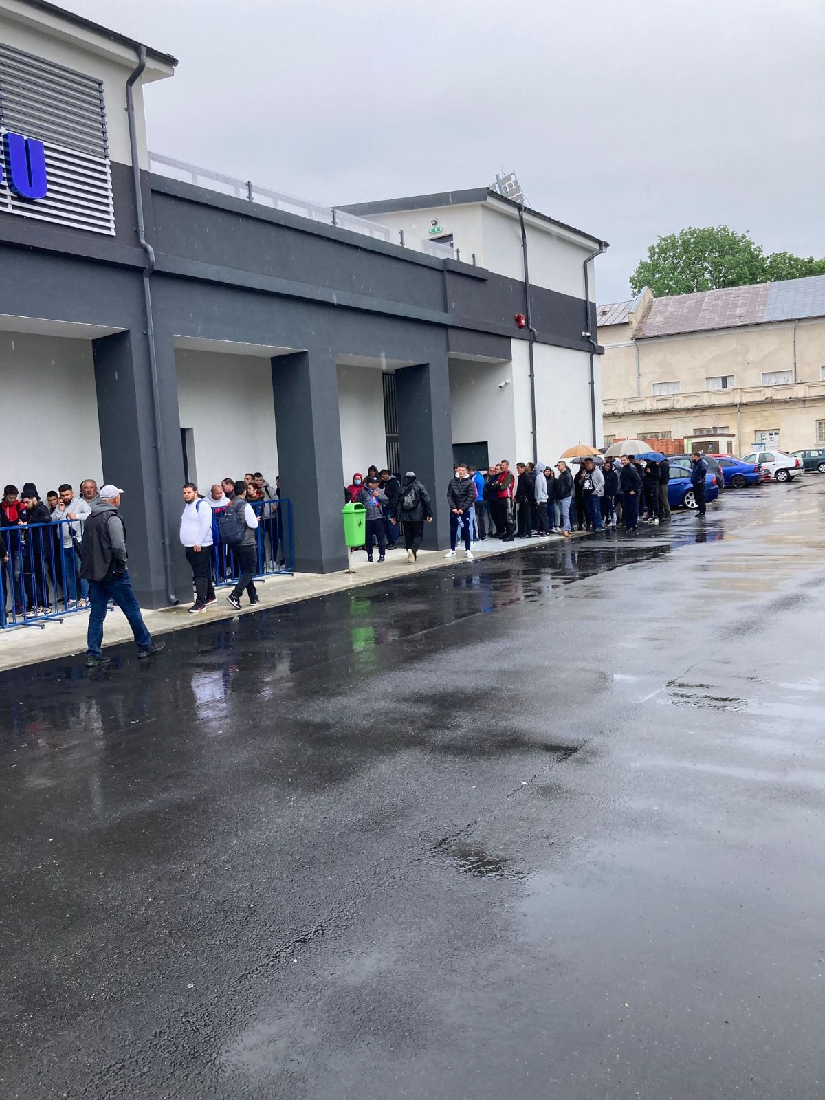 Cozi imense și scandal la Târgoviște înainte de Chindia - FC Voluntari