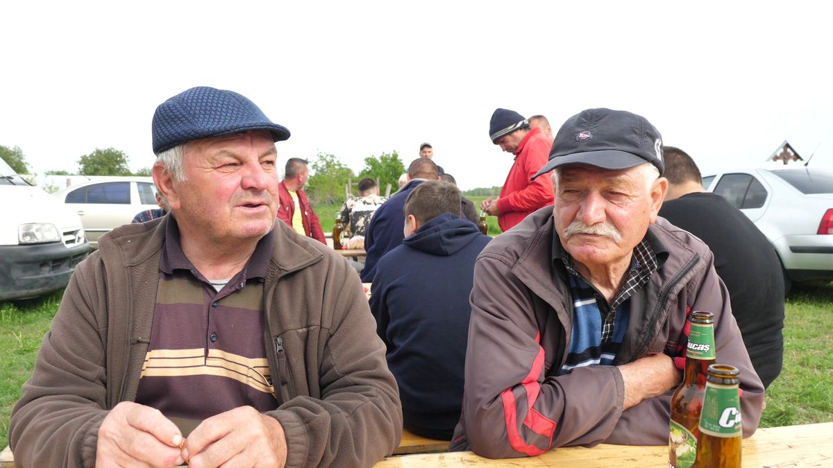 Talpan, rezolv-o p-asta! Doi antrenori s-au certat și fiecare și-a înființat echipa lui: „Jandarmeria a venit doar ca să nu li se urce băutura la cap”