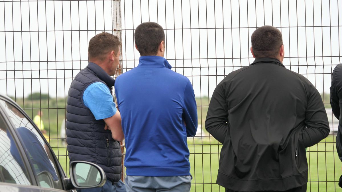 Talpan, rezolv-o p-asta! Doi antrenori s-au certat și fiecare și-a înființat echipa lui: „Jandarmeria a venit doar ca să nu li se urce băutura la cap”