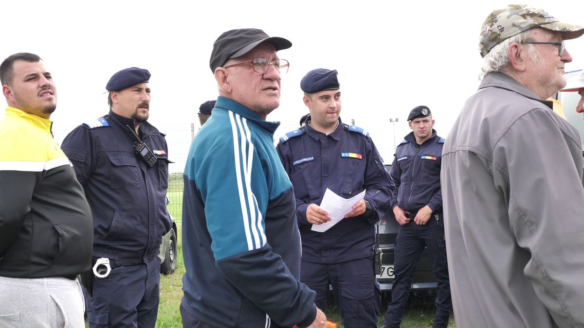 Talpan, rezolv-o p-asta! Doi antrenori s-au certat și fiecare și-a înființat echipa lui: „Jandarmeria a venit doar ca să nu li se urce băutura la cap”