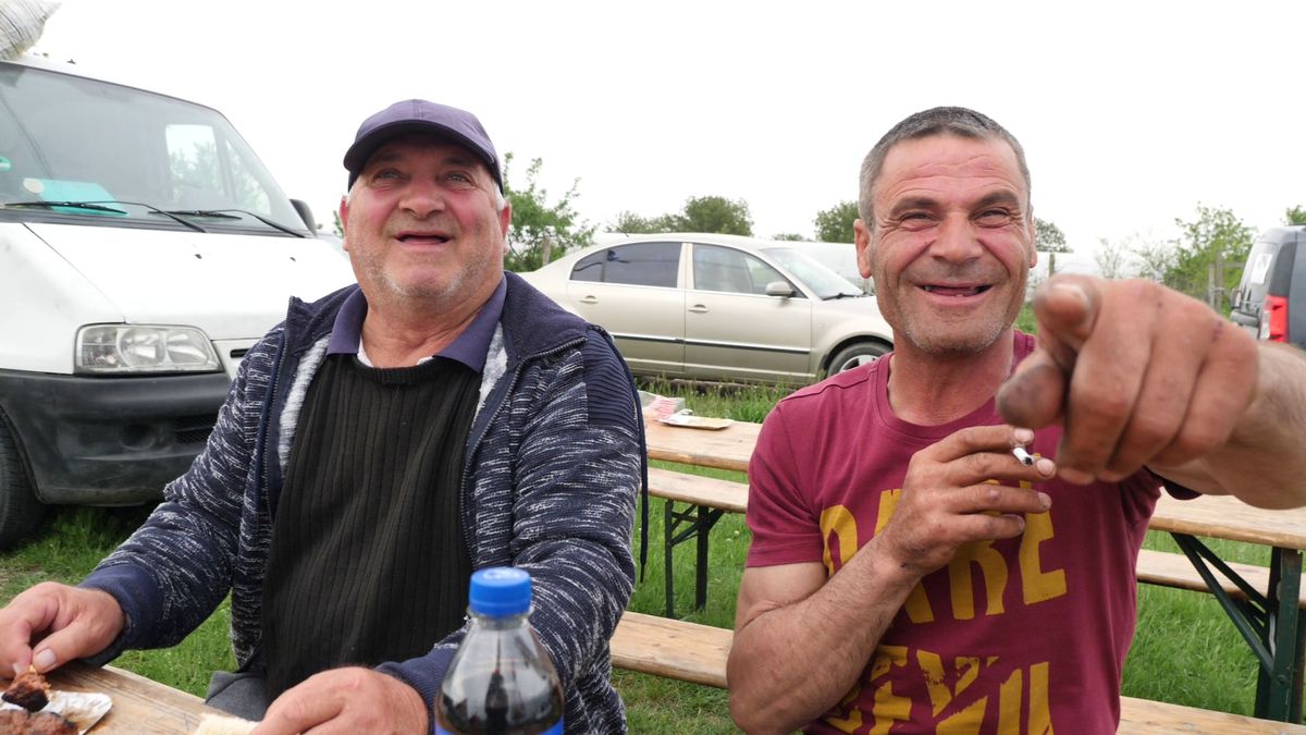 Talpan, rezolv-o p-asta! Doi antrenori s-au certat și fiecare și-a înființat echipa lui: „Jandarmeria a venit doar ca să nu li se urce băutura la cap”