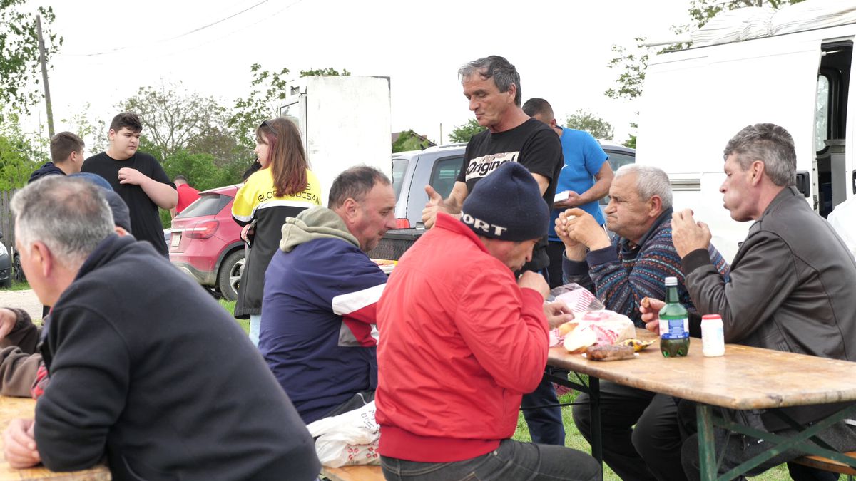 Talpan, rezolv-o p-asta! Doi antrenori s-au certat și fiecare și-a înființat echipa lui: „Jandarmeria a venit doar ca să nu li se urce băutura la cap”