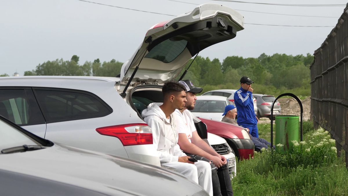 Talpan, rezolv-o p-asta! Doi antrenori s-au certat și fiecare și-a înființat echipa lui: „Jandarmeria a venit doar ca să nu li se urce băutura la cap”