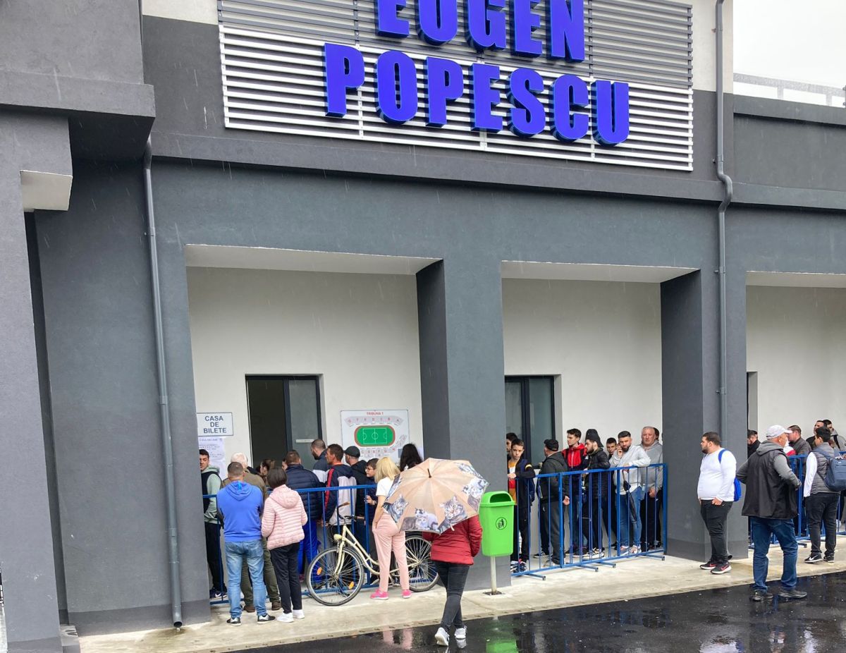 Cozi imense și scandal la Târgoviște înainte de Chindia - FC Voluntari