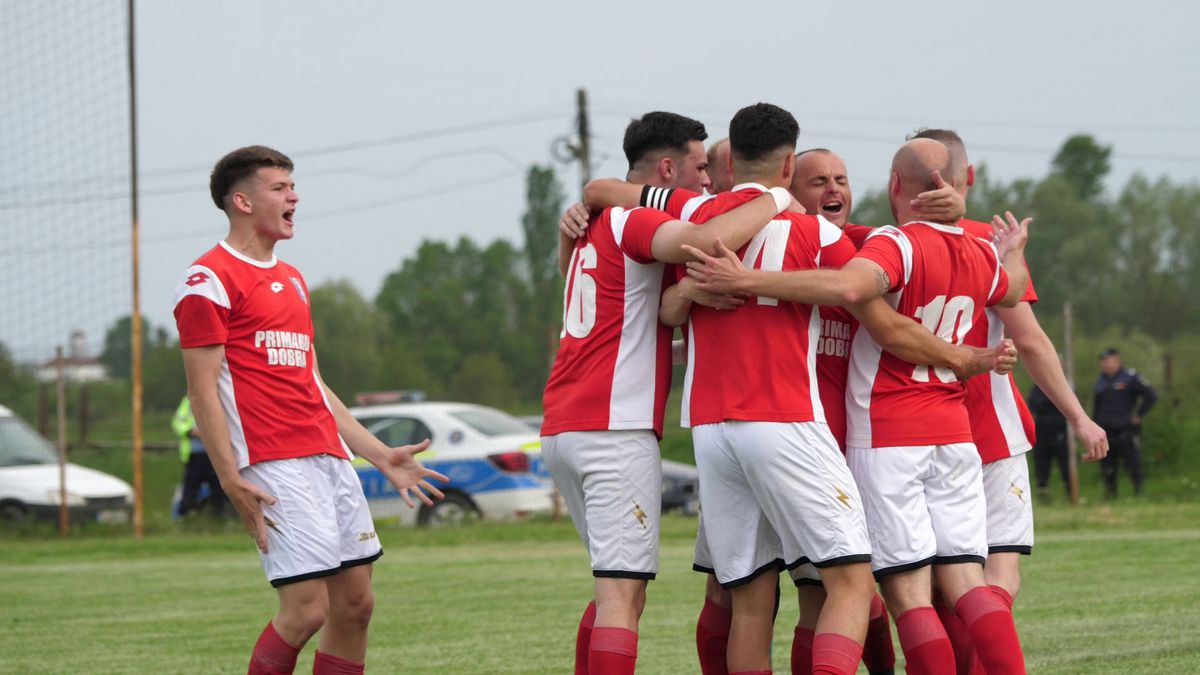 Talpan, rezolv-o p-asta! Doi antrenori s-au certat și fiecare și-a înființat echipa lui: „Jandarmeria a venit doar ca să nu li se urce băutura la cap”