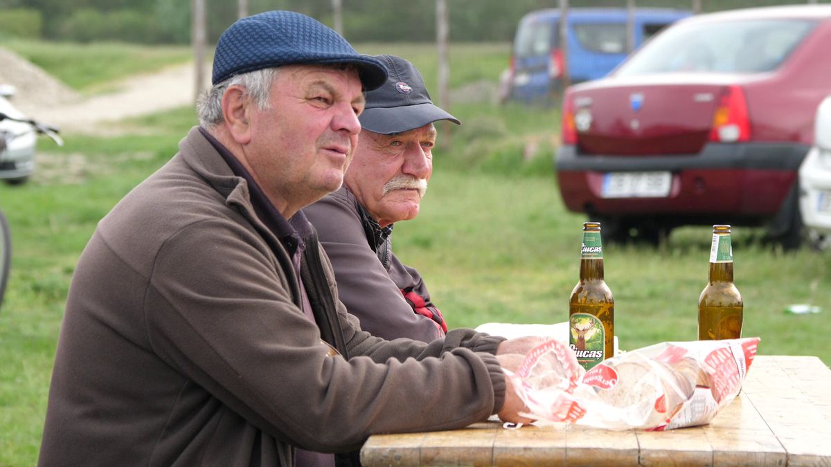 Talpan, rezolv-o p-asta! Doi antrenori s-au certat și fiecare și-a înființat echipa lui: „Jandarmeria a venit doar ca să nu li se urce băutura la cap”