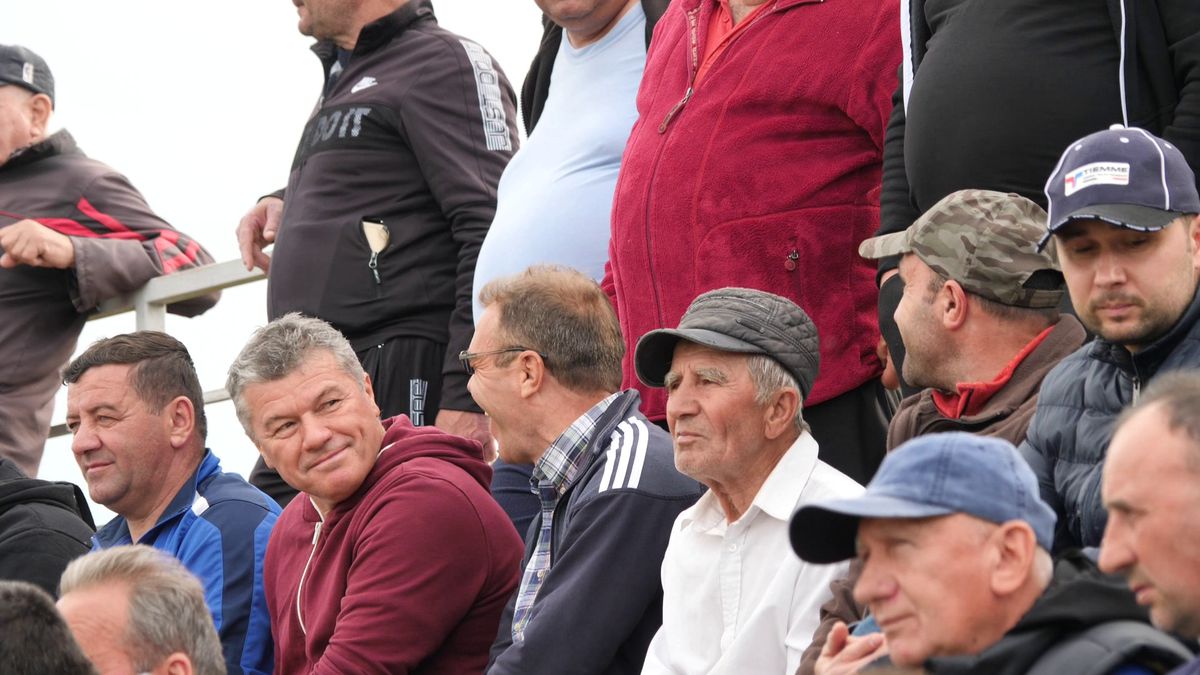 Talpan, rezolv-o p-asta! Doi antrenori s-au certat și fiecare și-a înființat echipa lui: „Jandarmeria a venit doar ca să nu li se urce băutura la cap”