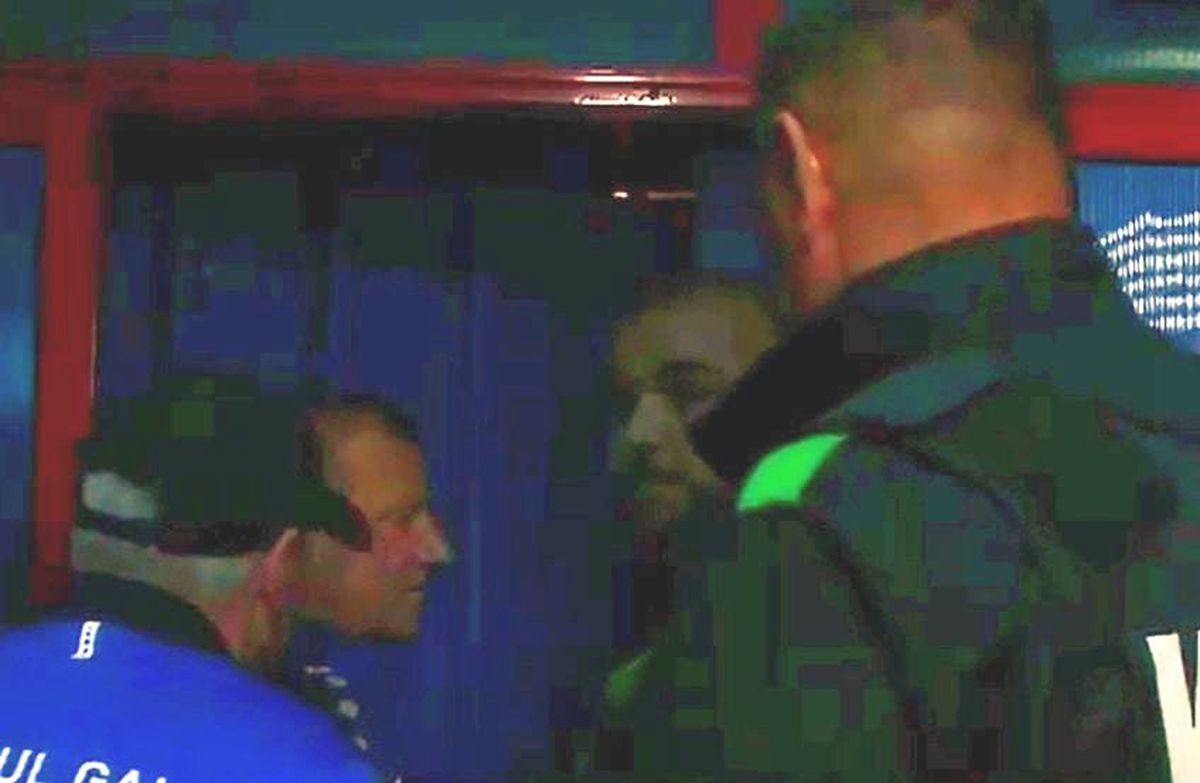 Amenințări în stil mafiot în lupta pentru promovare: „Băi, papagal moțat, vrei să-ți arăt că nu mai intri în oraș? V-am prins cu arbitrii la masă!”