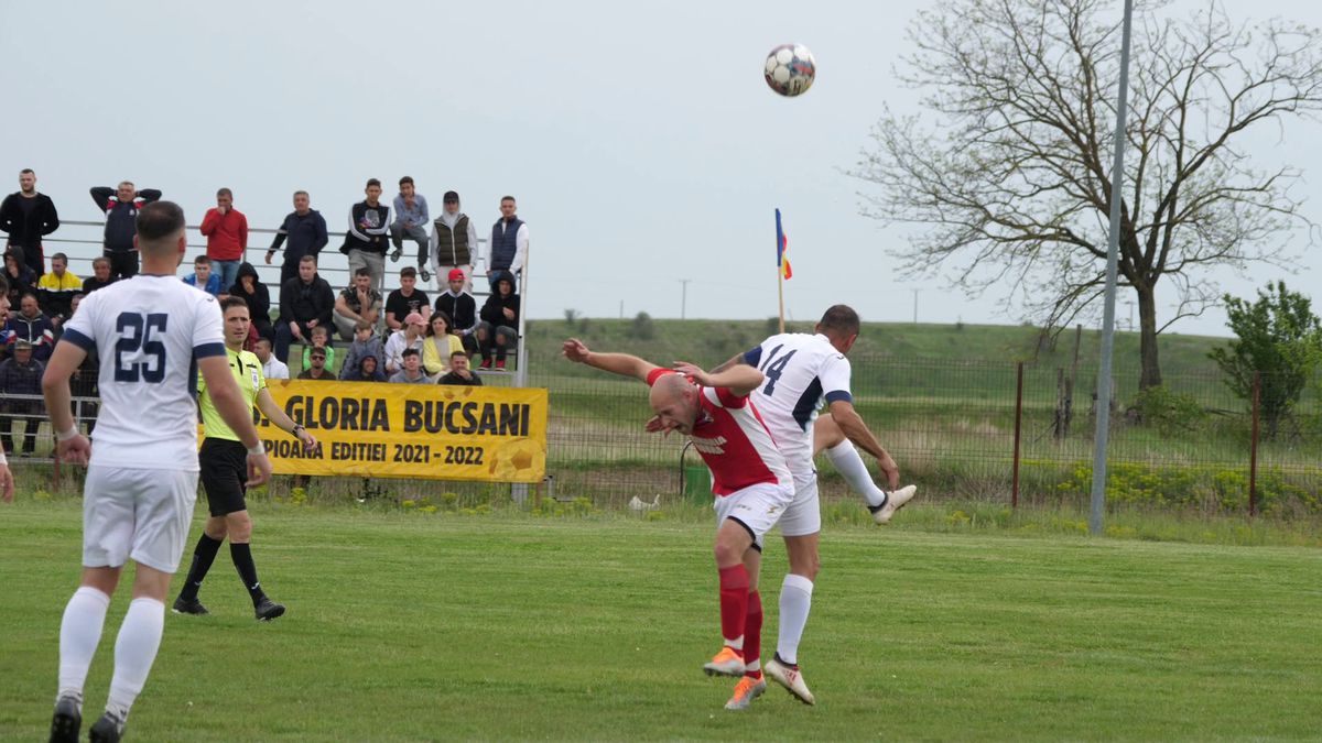 Talpan, rezolv-o p-asta! Doi antrenori s-au certat și fiecare și-a înființat echipa lui: „Jandarmeria a venit doar ca să nu li se urce băutura la cap”