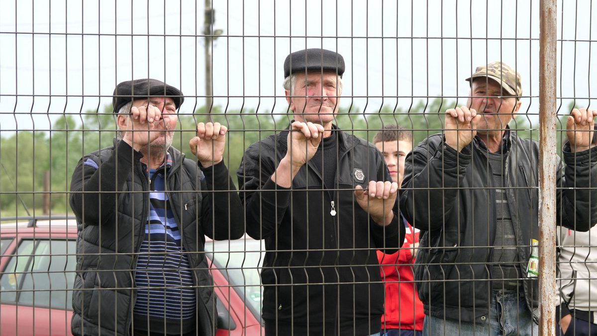 Talpan, rezolv-o p-asta! Doi antrenori s-au certat și fiecare și-a înființat echipa lui: „Jandarmeria a venit doar ca să nu li se urce băutura la cap”