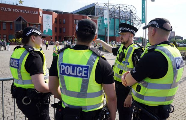 Trei jucători, arestaţi în cadrul unei anchete despre pariuri! Acuzaţi că au fost mituiţi de un personaj din crima organizată