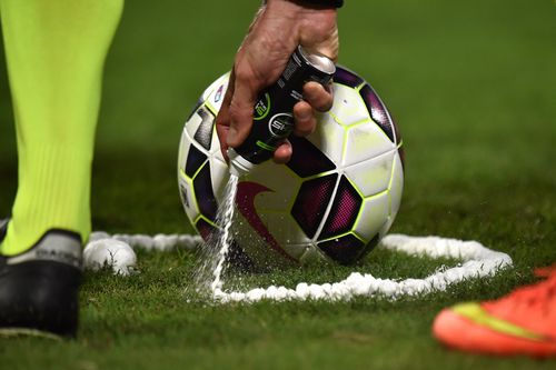 FIFA e bună de plată: a pierdut procesul cu inventatorul spray-ului pentru arbitri. Foto: Gettyimages