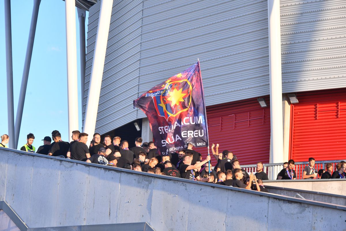 Discurs-manifest la pauza meciului FCSB - CFR Cluj: „În vremea în care ne luptăm pentru titulaturi, ne pierdem viitorul”